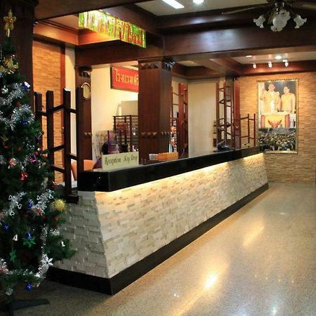 Sri Chumphon Hotel Екстер'єр фото