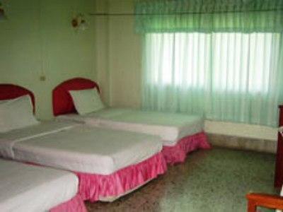 Sri Chumphon Hotel Екстер'єр фото