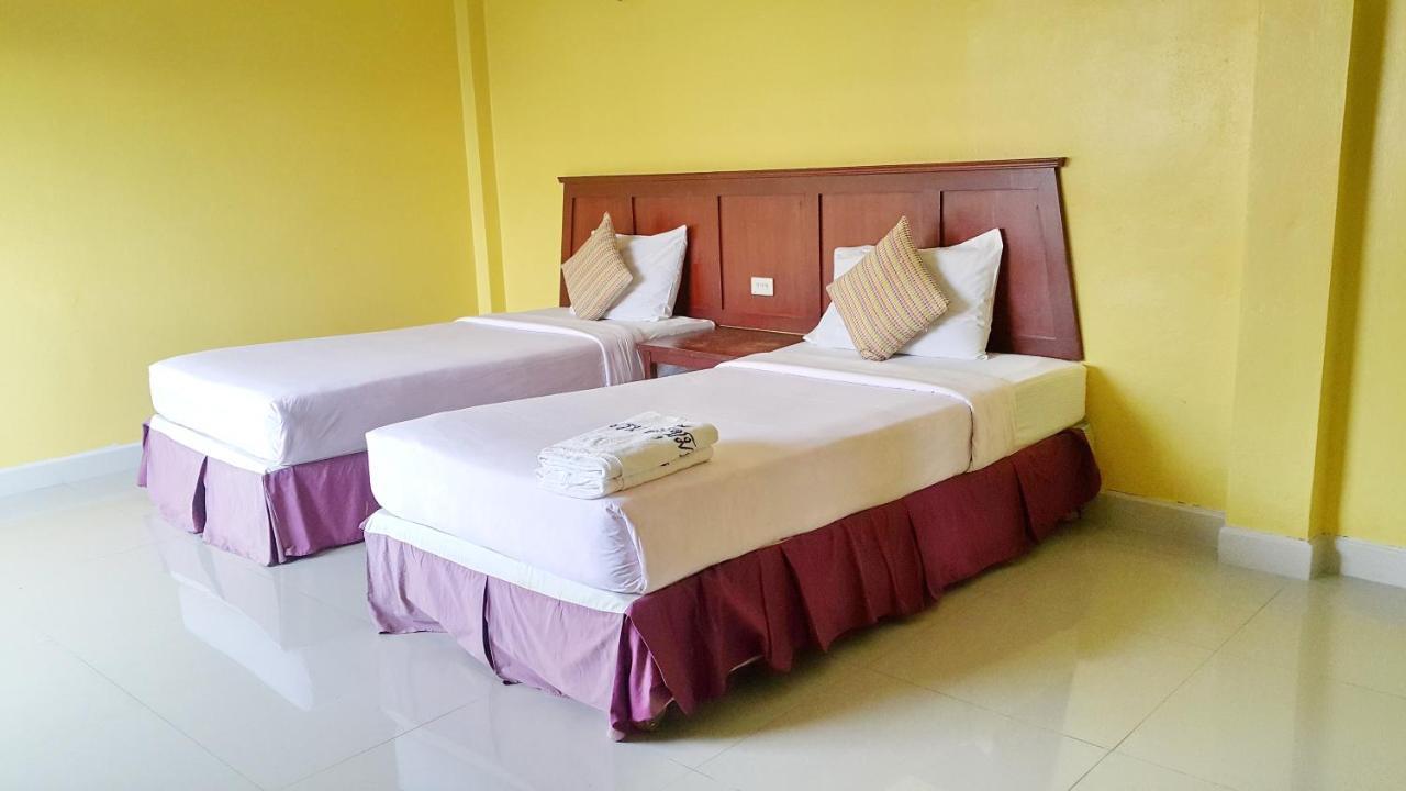 Sri Chumphon Hotel Екстер'єр фото
