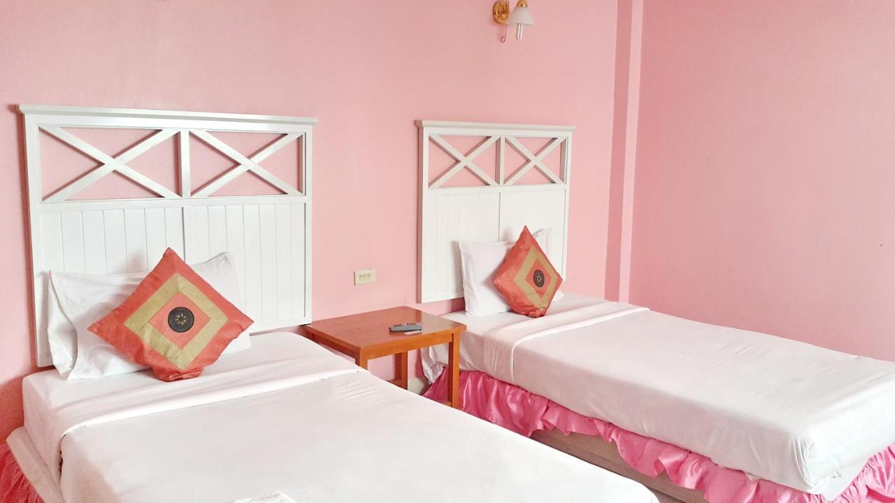 Sri Chumphon Hotel Екстер'єр фото